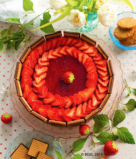 fruehlingstorte-erdbeeren-debeukelaer-cereola-hafer-cookie Frühlingstorte mit Hafer Cookie