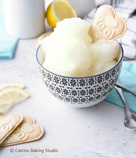 Zitronensorbet mit De Beukelaer Waffel-Herzen