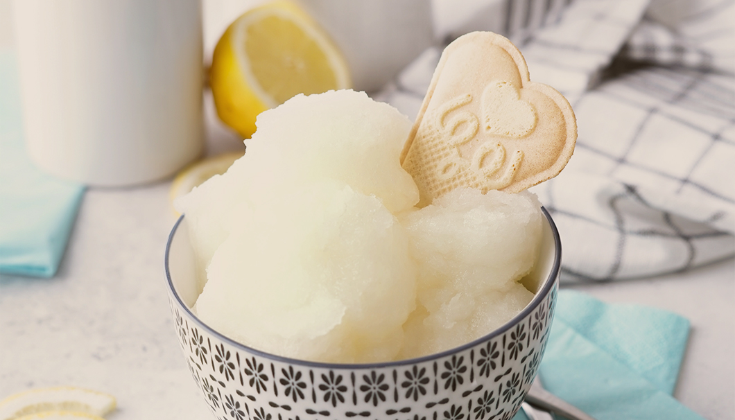 Erfrischendes Zitronensorbet mit Decor on Ice